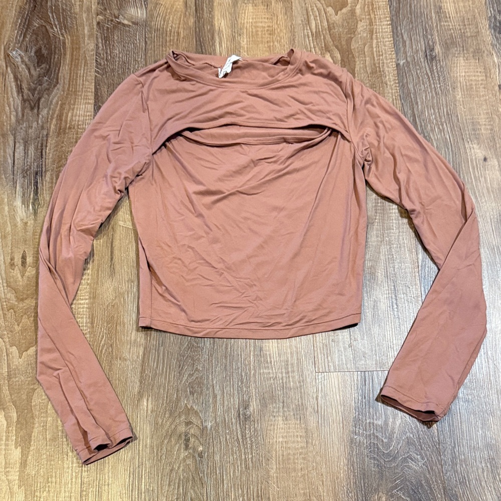Alphalete Women's Long Sleeve Top in Terracotta